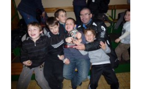 Les U9 finissent 1er au tournoi en salle à Fay 